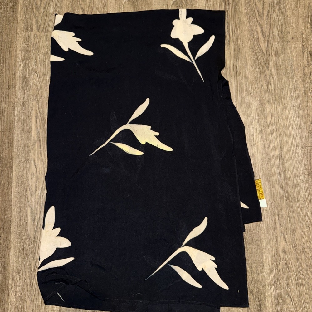 Dancing Gecko Hawaii Scarf Wrap Sarong Swimwear Cover Up BLACK & WHITE 23"X 64"
